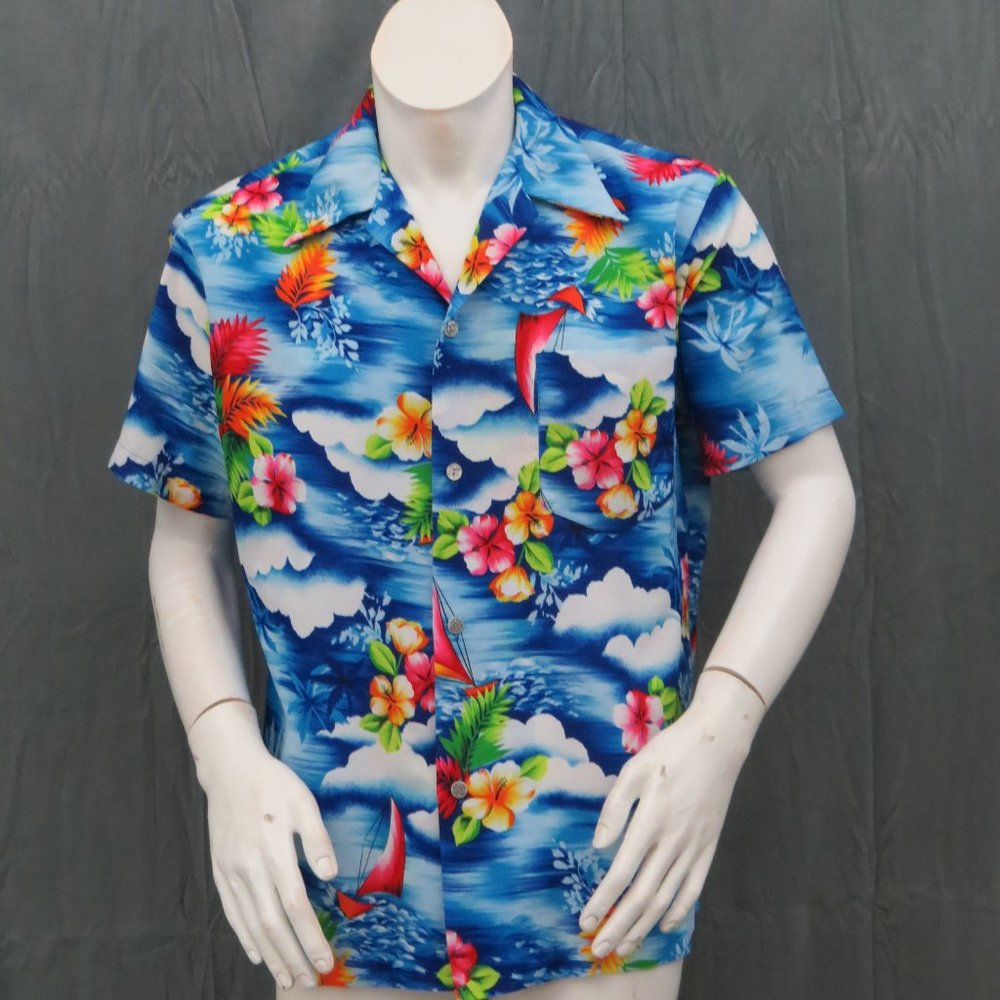 Vintage Hawaiian Shirt - Cloud and Sailboat floral Graphic - Men's XL